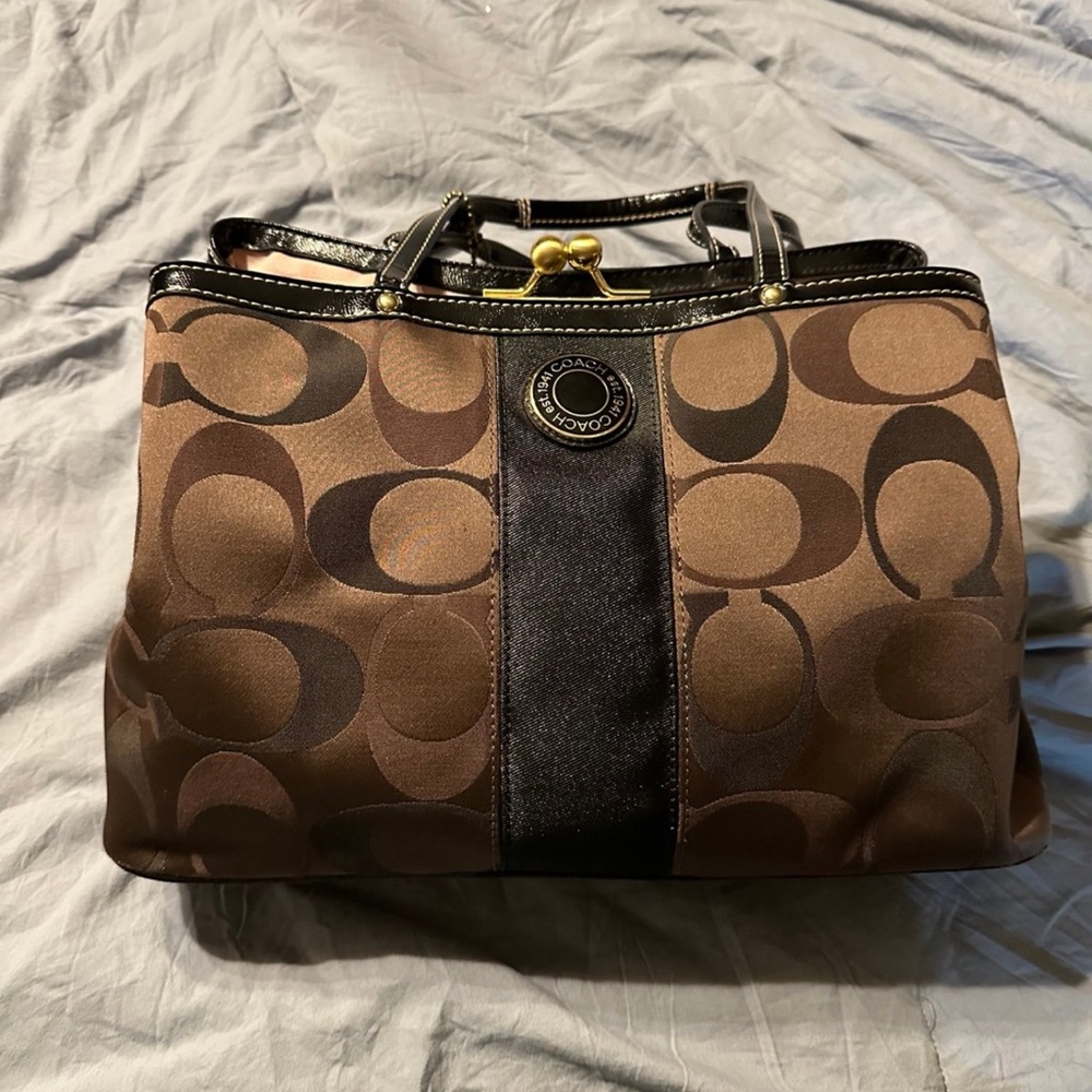 Coach signature bag F20105